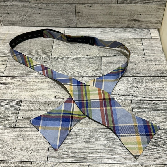 Tommy Hilfiger blue plaid bow tie - Picture 1 of 3